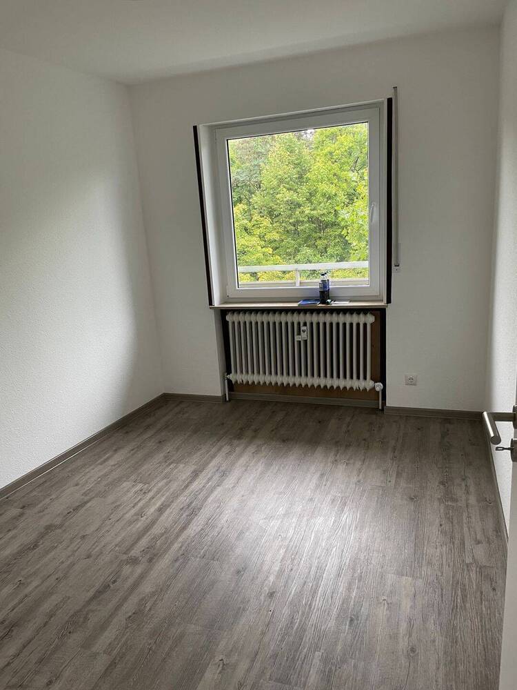 Komplett Renovierte 3 12 Zimmer Wohnung