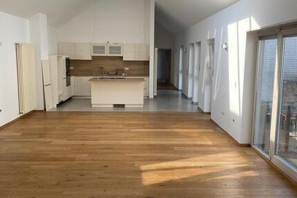 Wohnung Ludwigshafen am Rhein Rheingönheim - 4 Zimmer, 150 m&sup2;, 1.500&euro; | Angebot:25784264