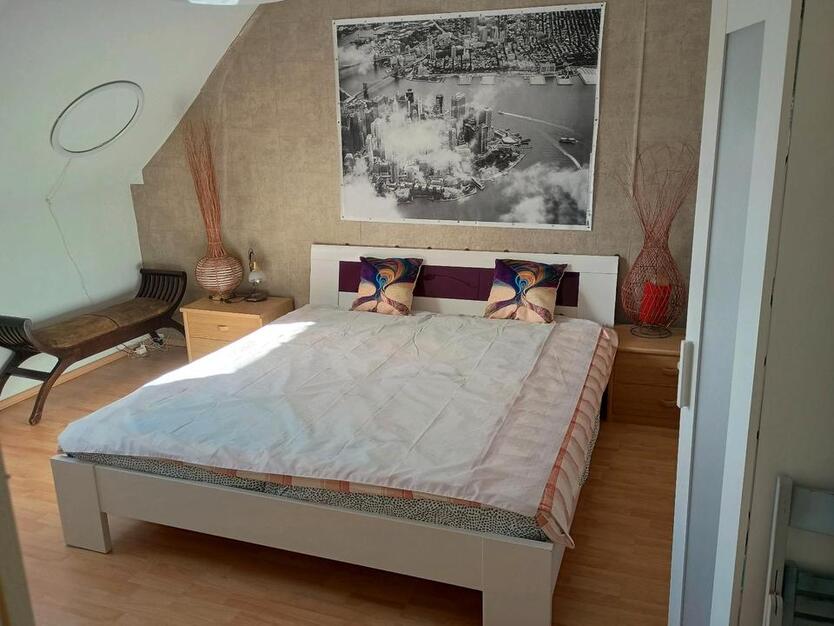ein WG Zimmer für eine Studentin in Duisburg