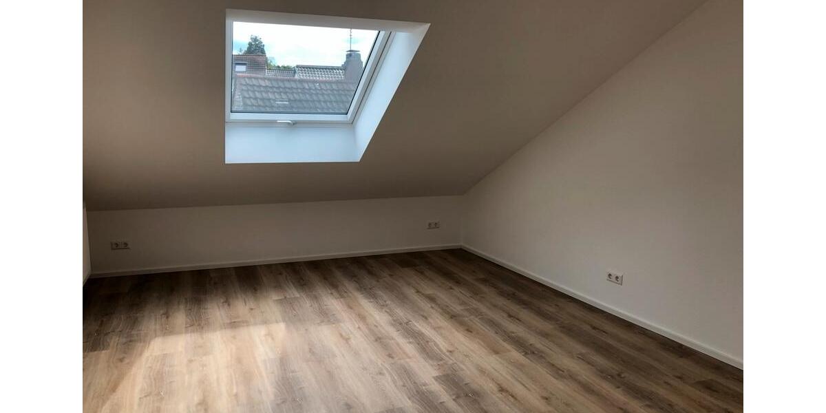Dachgeschoßwohnung Bruchsal - 2.5 Zimmer, 72 m&sup2;, 1.200&euro; | Angebot:26326693