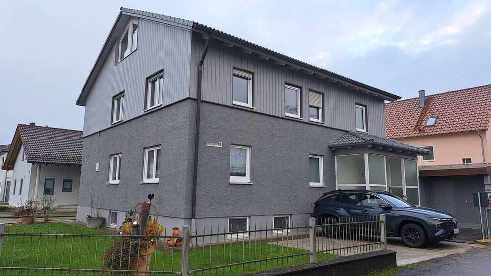 NEUMANN - Großzügige & renovierte 2ZKB Wohnung im Hochparterre mit Einbauküche