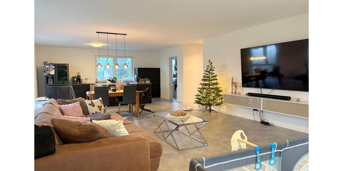 Erdgeschoßwohnung Bad Oeynhausen - 3 Zimmer, 153 m&sup2;, 1.375&euro; | Angebot:24493571