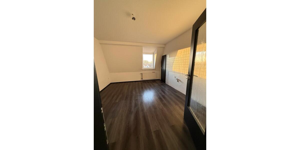 Dachgeschoßwohnung Werl - 4 Zimmer, 125 m&sup2;, 1.200&euro; | Angebot:26538368