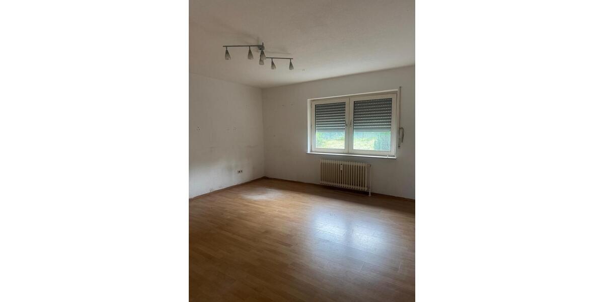 Erdgeschoßwohnung Lage - 3 Zimmer, 82 m&sup2;, 396&euro; | Angebot:25171457