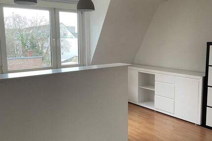 Charmante zwei-Zimmer DG-Wohnung in Köln-Braunsfeld mit Gartennutzung - Bitte nur schriftliche Bewerbungen - 2 zimmer