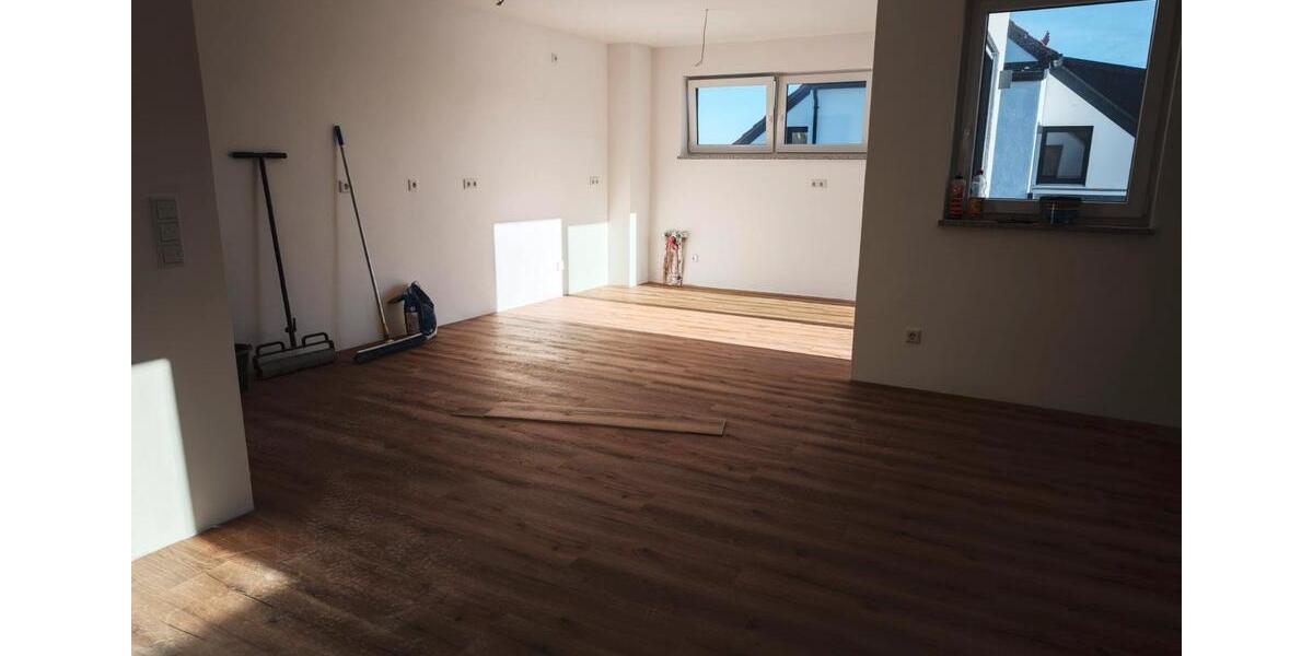 Moderne Dachgeschosswohnung mit Küche: Erstbezug 3 zimmer