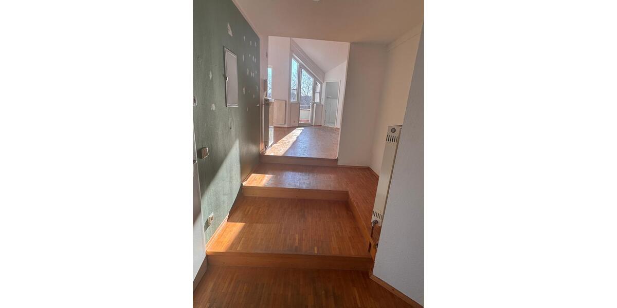 Ich biete eine charmante, lichtdurchflutete Maisonettewohnung in Kaiserslautern Mühlstrasse an. 3 zimmer