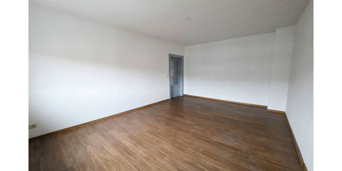 Eckbadewanne und Dusche - Tolle 3 Zimmer DG Wohnung mit Gartennutzung - Dachgeschoßwohnung Gera Ostviertel | Angebot:27365789