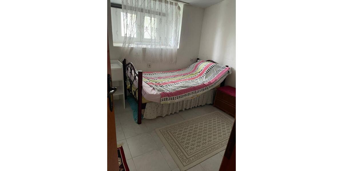 Etagenwohnung Grevenbroich - 6 Zimmer, 100 m&sup2;, 130&euro; | Angebot:26642921