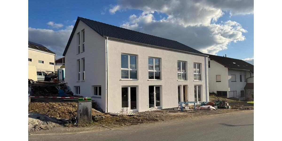 Doppelhaushälfte Mosbach - 7 Zimmer, 183 m&sup2;, 1.550&euro; | Angebot:26034012