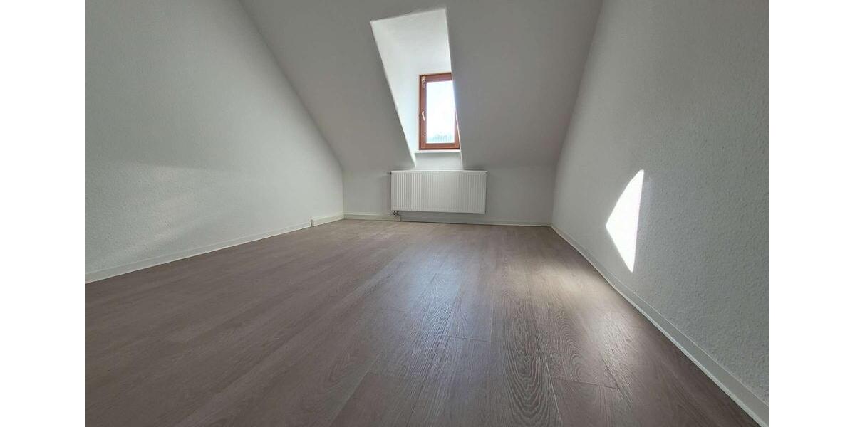 Dachgeschoßwohnung Waltershausen - 3 Zimmer, 77 m&sup2;, 480&euro; | Angebot:26145033