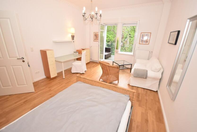 Sachsenhausen Nh. Henningerturm! HAMMER Zimmer mit eigenem XL-BALKON im Altbau 