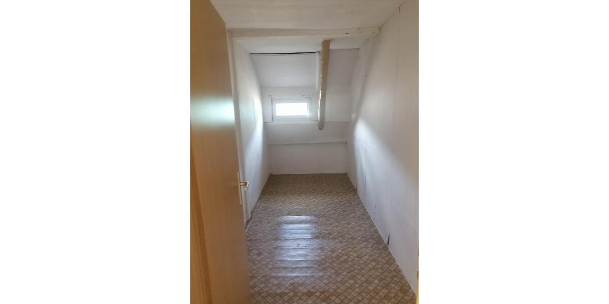 Dachgeschoßwohnung Waldheim - 1.5 Zimmer, 33 m&sup2;, 150&euro; | Angebot:25810295