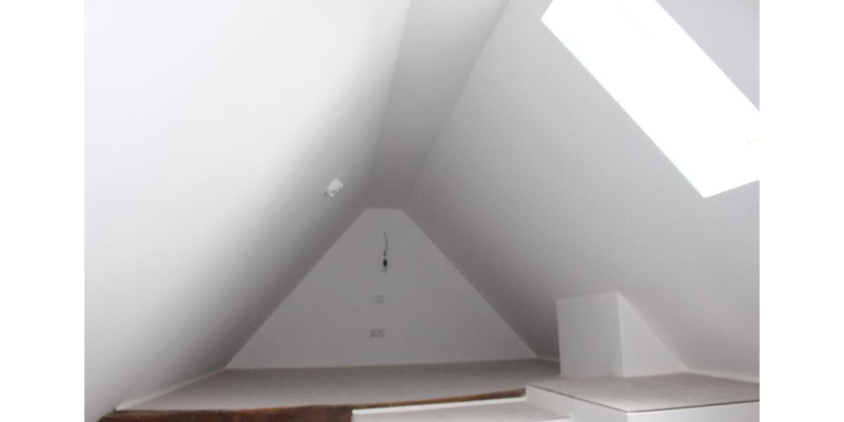 Dachgeschoßwohnung Idstein - 2 Zimmer, 82 m&sup2;, 1.130&euro; | Angebot:25759553