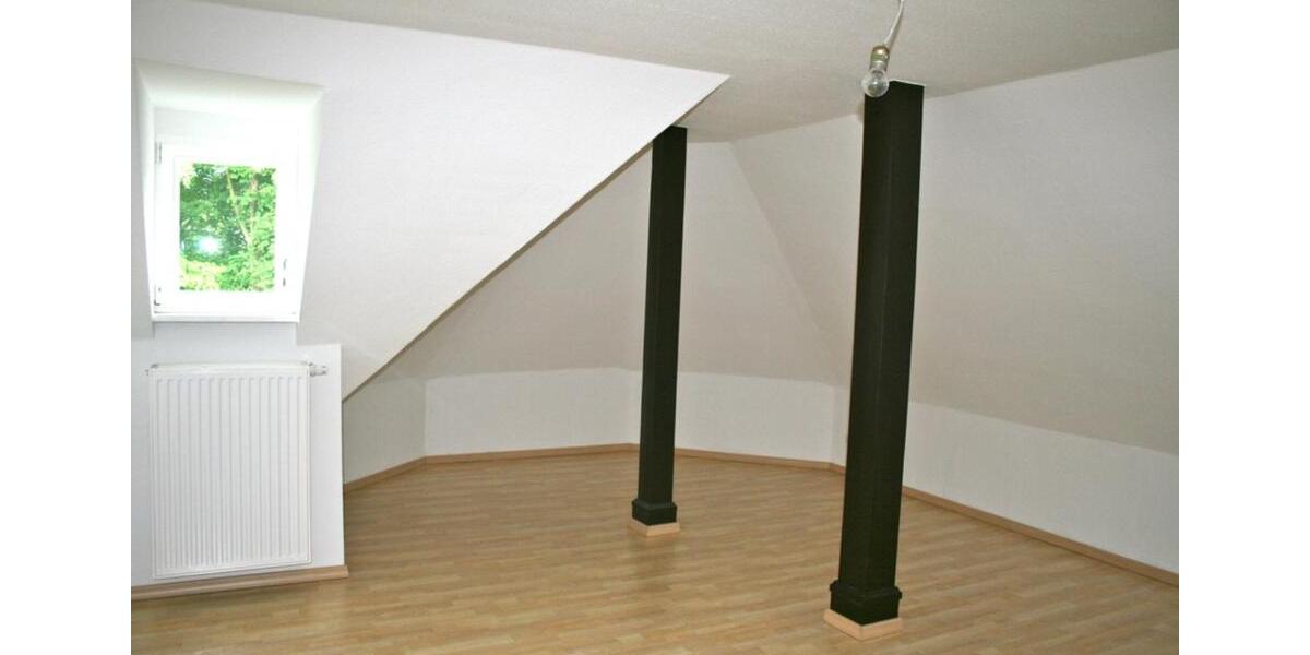 Dachgeschoßwohnung Gornsdorf - 3 Zimmer, 69 m&sup2;, 410&euro; | Angebot:20774563