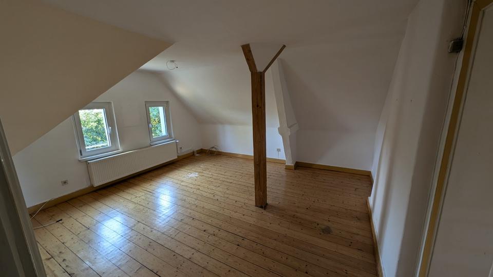 Dachgeschoßwohnung Jesberg - 2.5 Zimmer, 80 m&sup2;, 420&euro; | Angebot:25364398