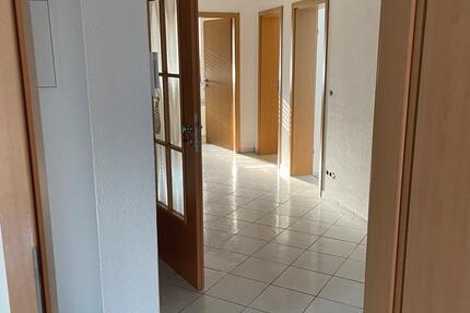 Wohnung- in beliebter Lage (Nähe ICE und A3) 4 zimmer