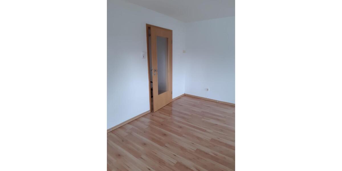 Dachgeschoßwohnung Sibbesse - 3 Zimmer, 66 m&sup2;, 470&euro; | Angebot:25823935
