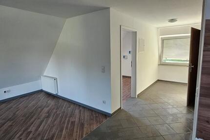 Schöne Dachgeschoss Wohnung im Herzen von Vilseck Büro möglich. 2 zimmer