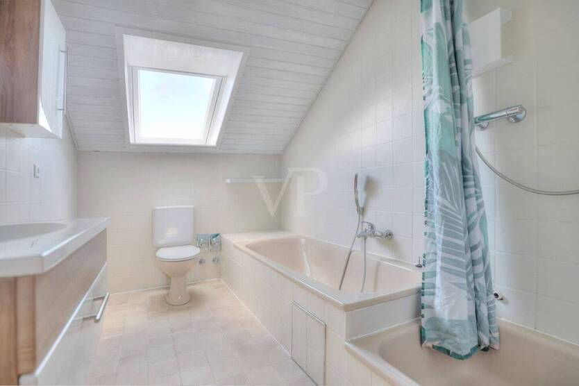 Helle 4-Zimmer-Wohnung mit Loggia und Garage