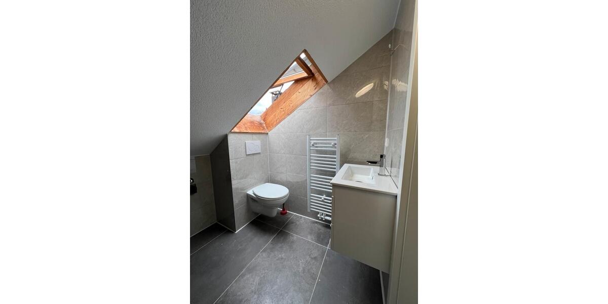 Dachgeschoßwohnung Stuttgart Zuffenhausen - 3 Zimmer, 67 m&sup2;, 1.200&euro; | Angebot:26640273