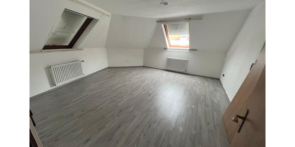 Dachgeschoßwohnung Kaiserslautern Betzenberg - 4 Zimmer, 100 m&sup2;, 950&euro; | Angebot:25313088
