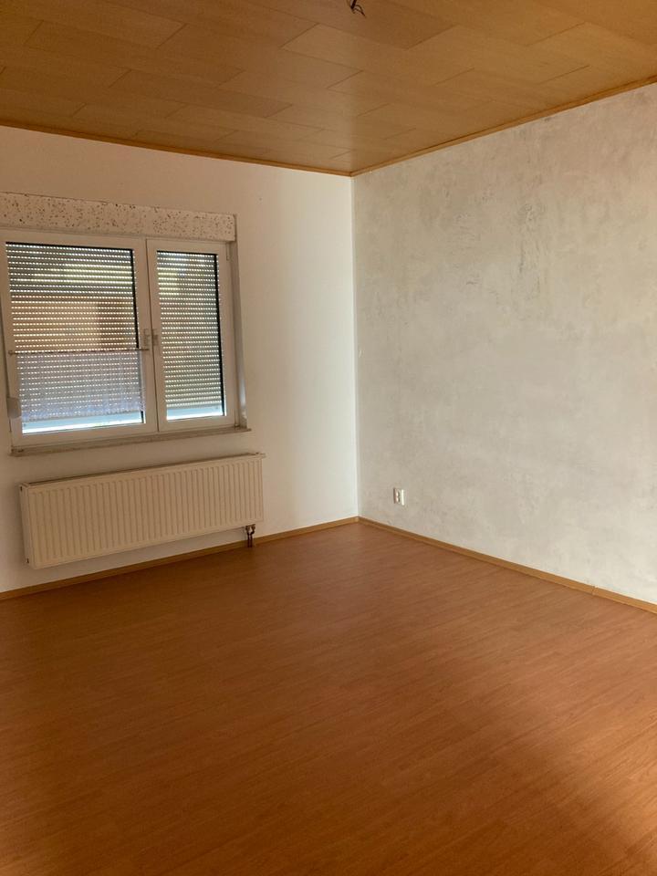 Vermietung EG, 3 Zimmer Küche, Bad