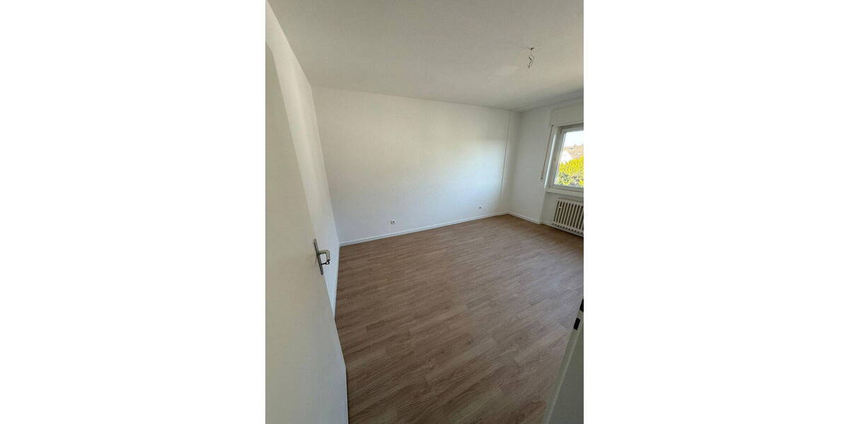 Etagenwohnung Eggenstein-Leopoldshafen Eggenstein - 4 Zimmer, 98 m&sup2;, 1.300&euro; | Angebot:26177542