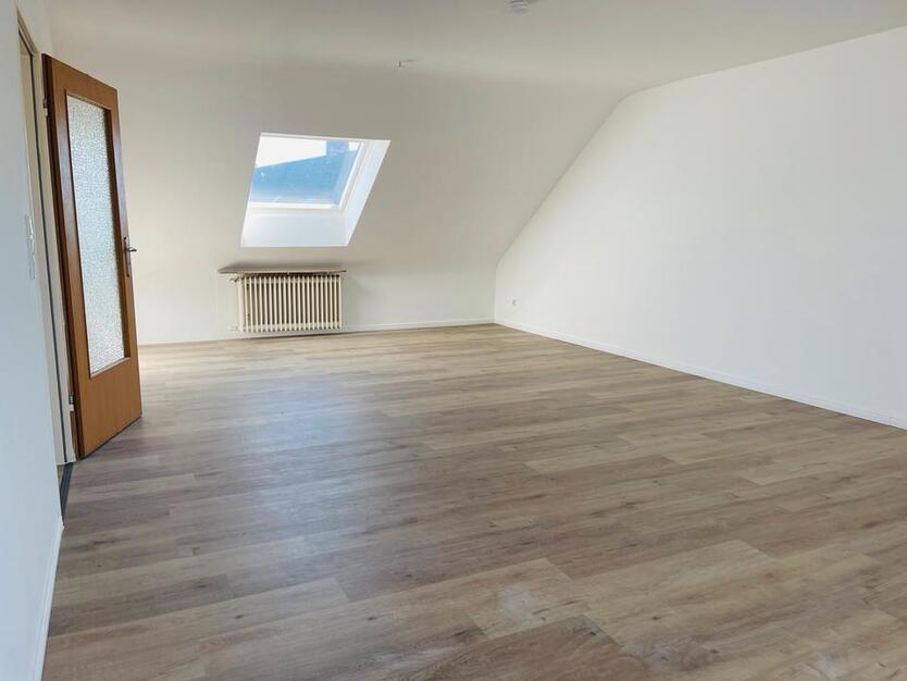 3 WG-Zimmer-DG-Wohnung in zentraler Lage zimmer