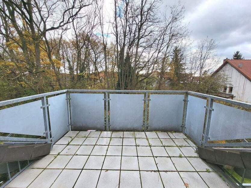 Charmante 2 Zimmer DG-Wohnung mit Balkon, EBK uvm. in Wendelstein OT.