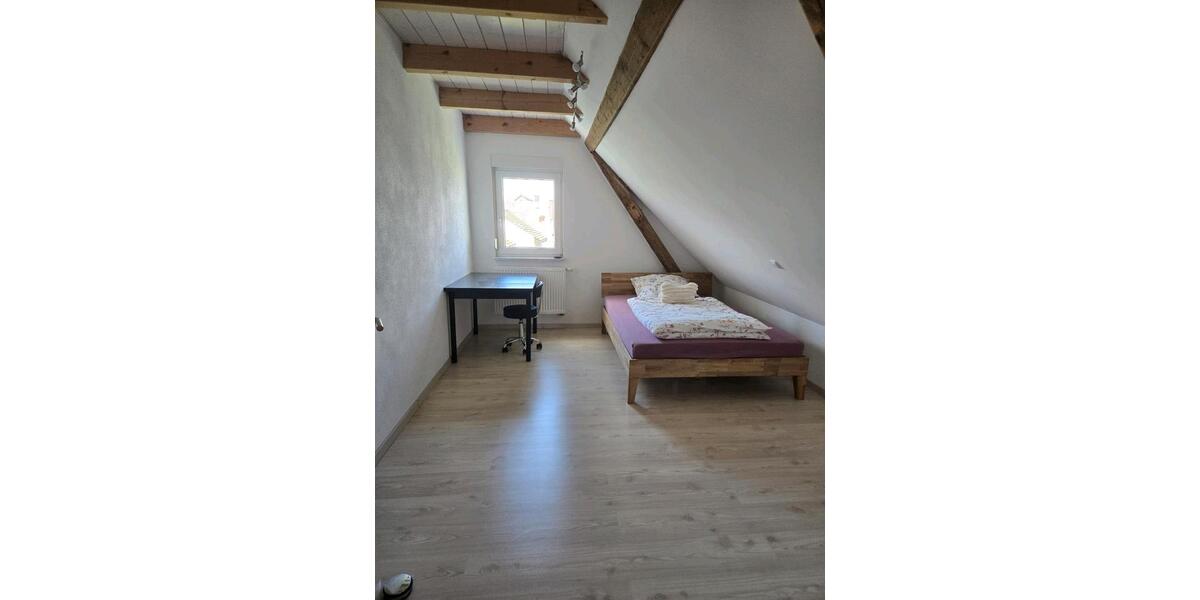 Dachgeschoßwohnung Pentling - 2 Zimmer, 120 m&sup2;, 1.200&euro; | Angebot:26638692