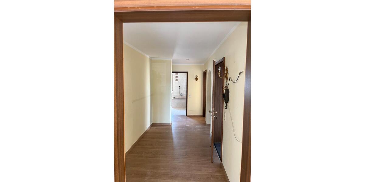Etagenwohnung Vöhringen - 5 Zimmer, 135 m&sup2;, 1.300&euro; | Angebot:25793632