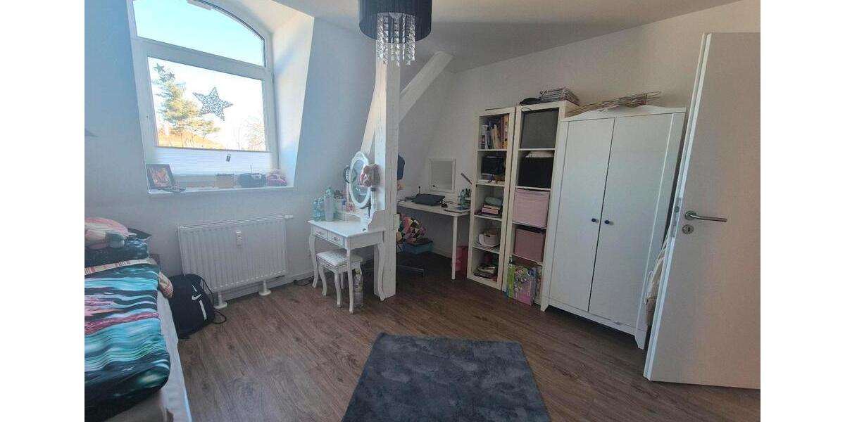 Dachgeschoßwohnung Ebersbach-Neugersdorf Neugersdorf - 5 Zimmer, 165 m&sup2;, 742&euro; | Angebot:24679375