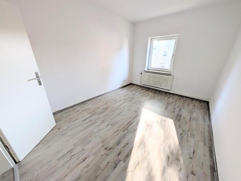 **Einziehen und wohlfühlen! +Laminat +weiße Wände +modernes Tageslichtbad +eigenes Gartenabteil** zimmer