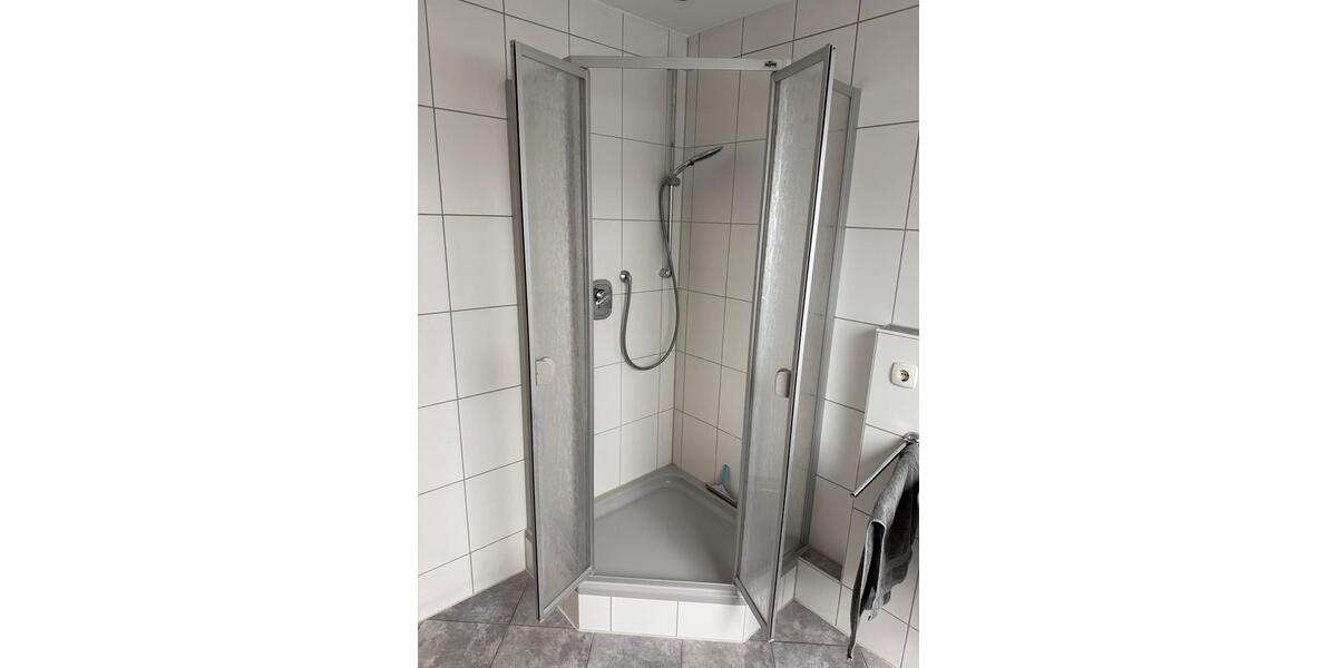 Dachgeschoßwohnung Rosengarten - 2.5 Zimmer, 72 m&sup2;, 600&euro; | Angebot:26613932