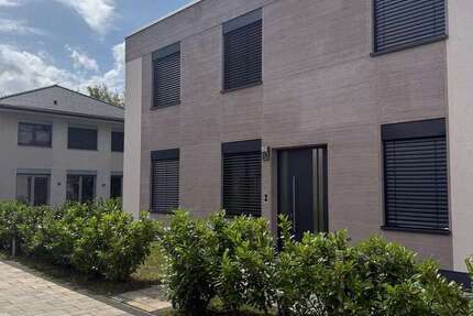 Haus zum Mieten in Berlin 5.122 € 197 m²