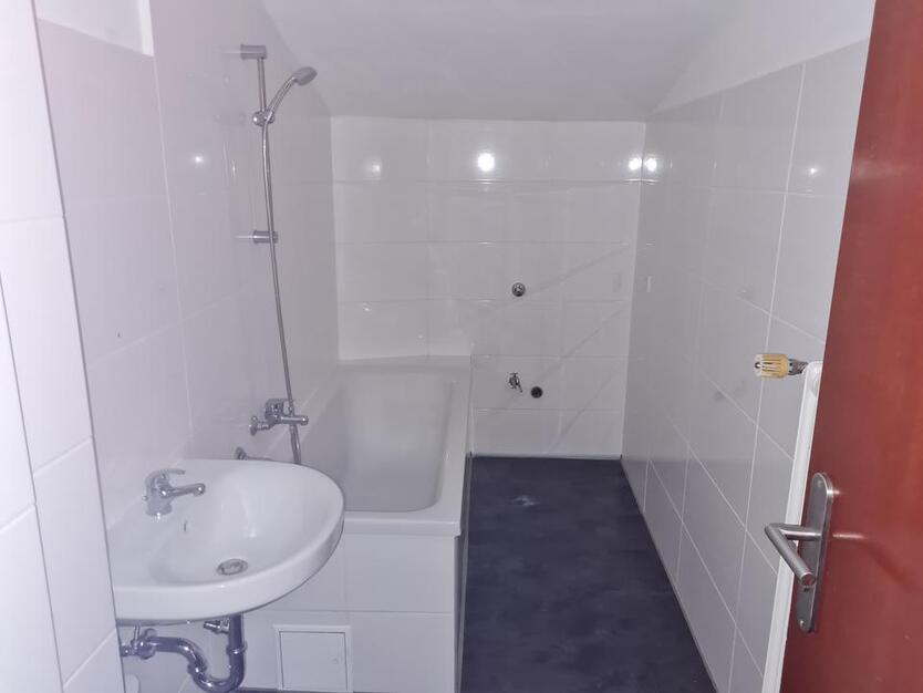 Gepflegte 4-Zimmer-Dachgeschosswohnung zu vermieten! 1Nettokaltmiete frei (2. Monat) 4 zimmer