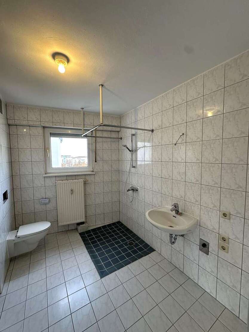 ++Frisch Sanierte Familienwohnung mit Aufzug++ 4 zimmer
