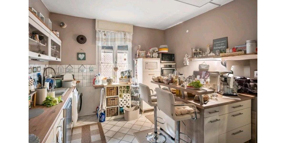 Etagenwohnung Friesenheim - 7 Zimmer, 210 m&sup2;, 1.550&euro; | Angebot:26481449