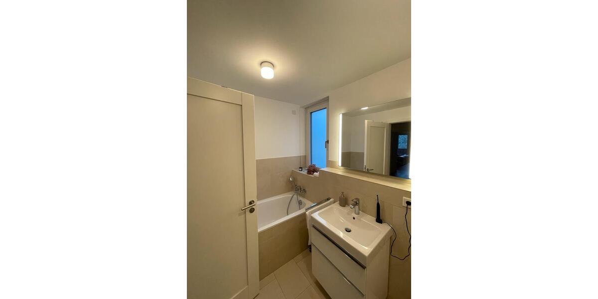 Etagenwohnung Düsseldorf Heerdt - 2 Zimmer, 72 m&sup2;, 1.700&euro; | Angebot:26498595