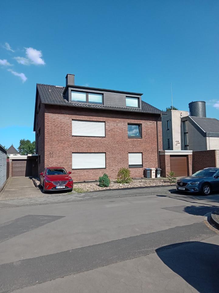solide, lichtdurchflutete 2-Zimmer-Wohnung im 3-Familien-Haus