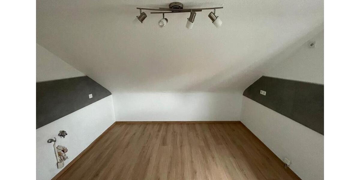 Dachgeschoßwohnung Saarbrücken West - 1 Zimmer, 65 m&sup2;, 550&euro; | Angebot:26225919
