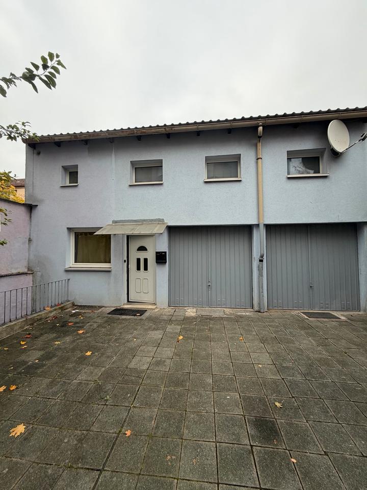 Lagerraum und Büro zimmer