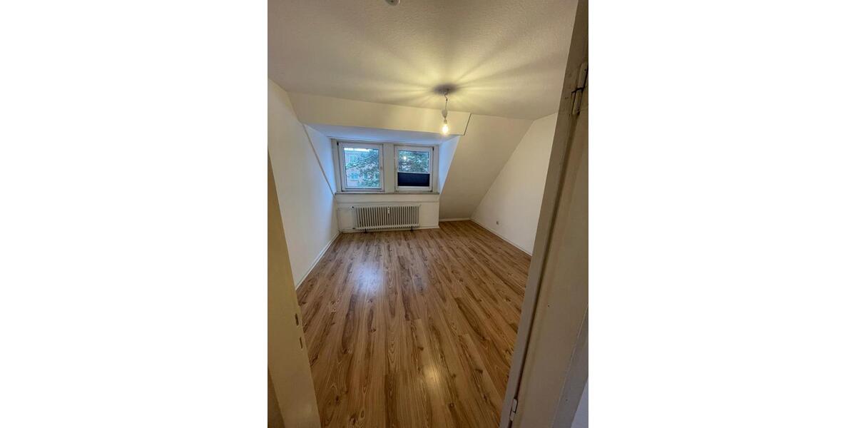 Dachgeschoßwohnung Flensburg Fruerlund - 2 Zimmer, 35 m&sup2;, 497&euro; | Angebot:24976839