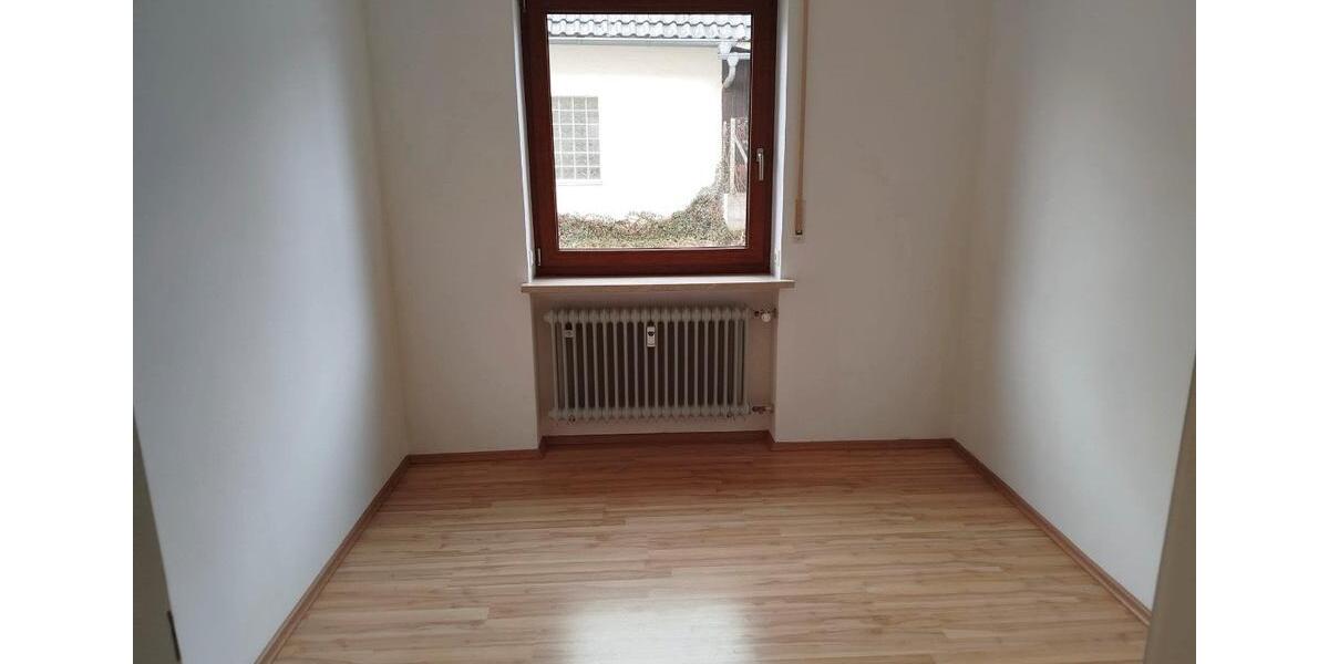 Erdgeschoßwohnung Buttenwiesen - 4 Zimmer, 101 m&sup2;, 900&euro; | Angebot:25875100