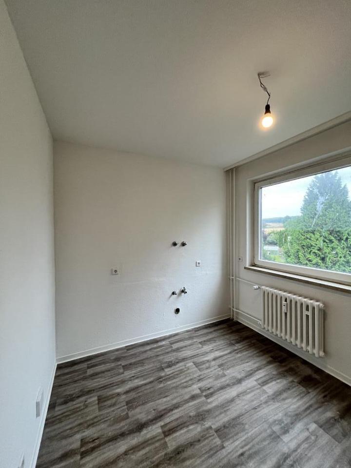 Hell und Freundlich, fast im Grünen und Stadtnah!!! 3 ZKB + Balkon - Frisch renoviert*** zimmer