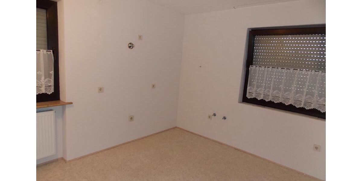 Erdgeschoßwohnung Ebersdorf bei Coburg - 2 Zimmer, 65 m&sup2;, 600&euro; | Angebot:26589171
