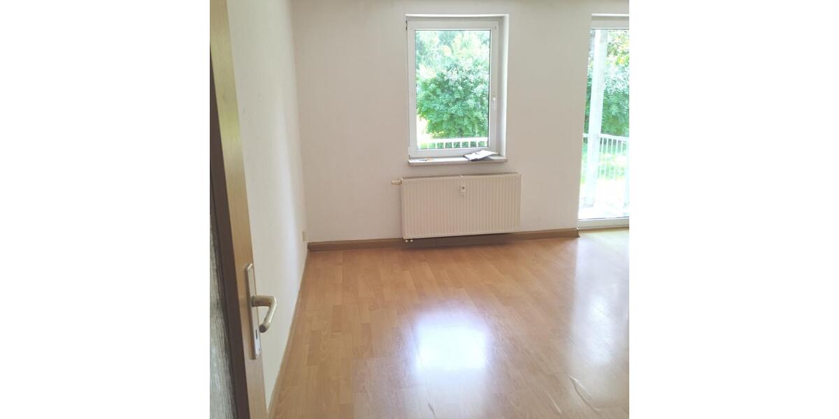 Etagenwohnung Waldheim - 3 Zimmer, 65 m&sup2;, 339&euro; | Angebot:23701180