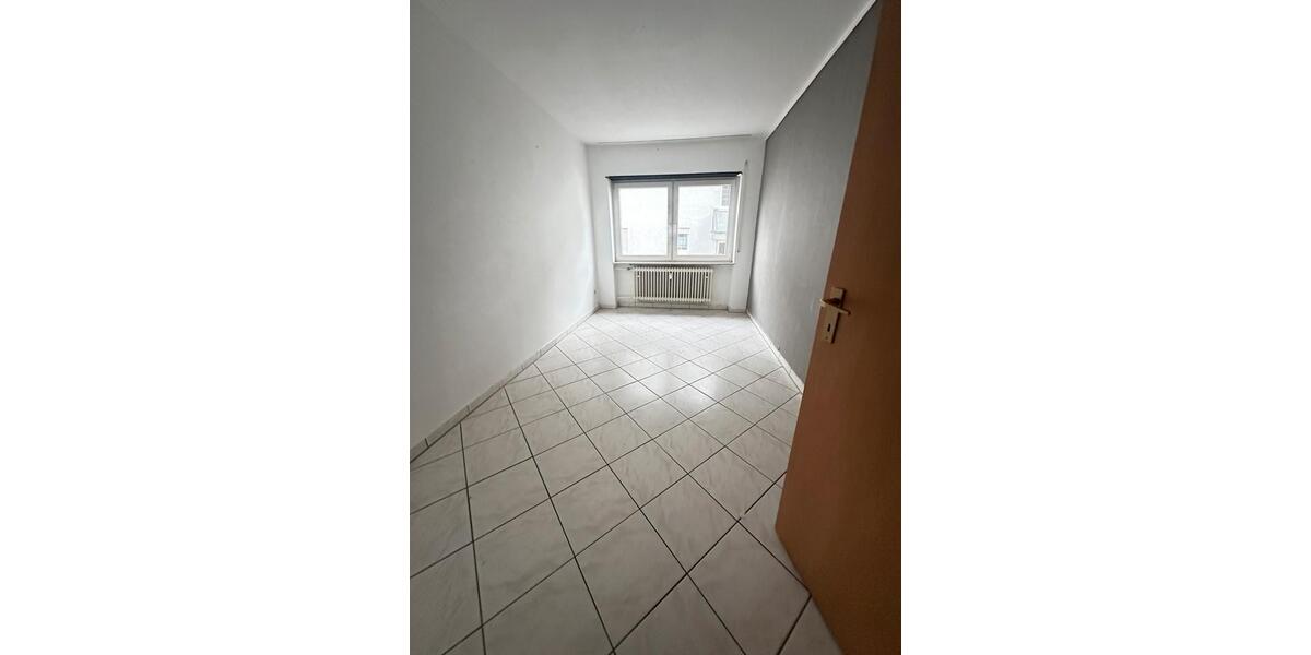 Etagenwohnung Sinsheim - 5 Zimmer, 150 m&sup2;, 1.400&euro; | Angebot:25053512