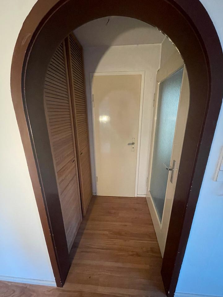 1 Zimmer Möbliert in 3er WG (ca. 10qm oder 15 qm)